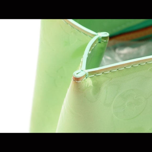 LOUIS VUITTON Reade PM Tote Monogram Vernis Green - Picture 6 of 16